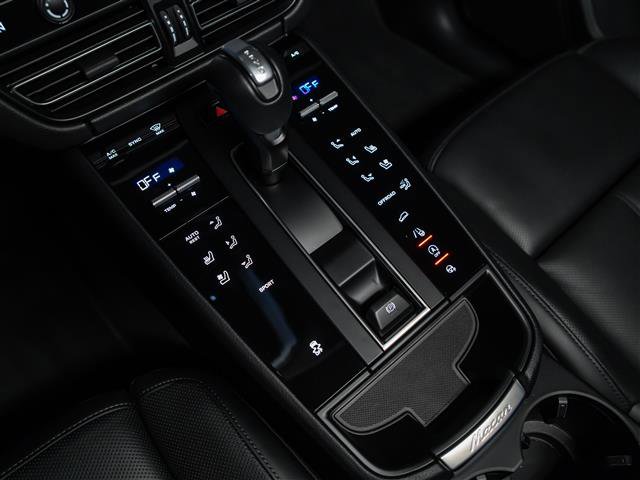 Used 2025 Porsche Macan image 25