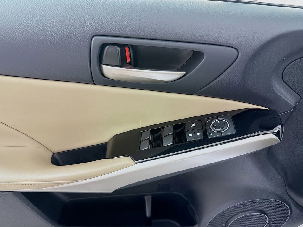 Used 2019 Lexus IS 300 AWD image 17