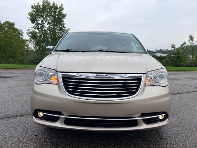 Used 2016 Chrysler Town & Country Limited Platinum w/ Trailer Tow Group FWD image 8