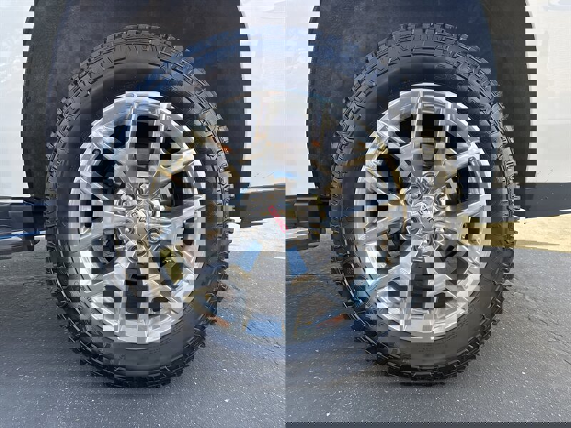 Used 2017 GMC Yukon SLT w/ Open Road Package image 21