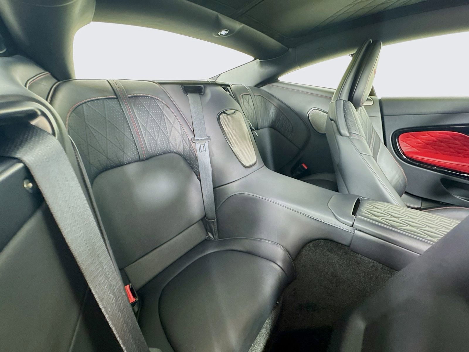 Used 2024 Aston Martin DB12 Coupe RWD image 23