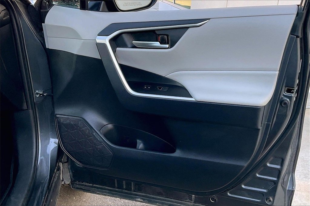 Used 2025 Toyota RAV4 XLE image 22