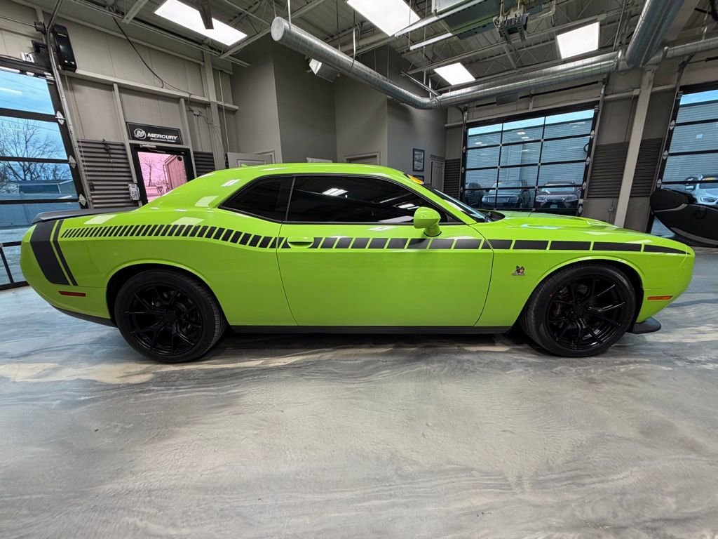 Used 2015 Dodge Challenger R/T Scat Pack w/ Scat Pack Appearance Package RWD image 28