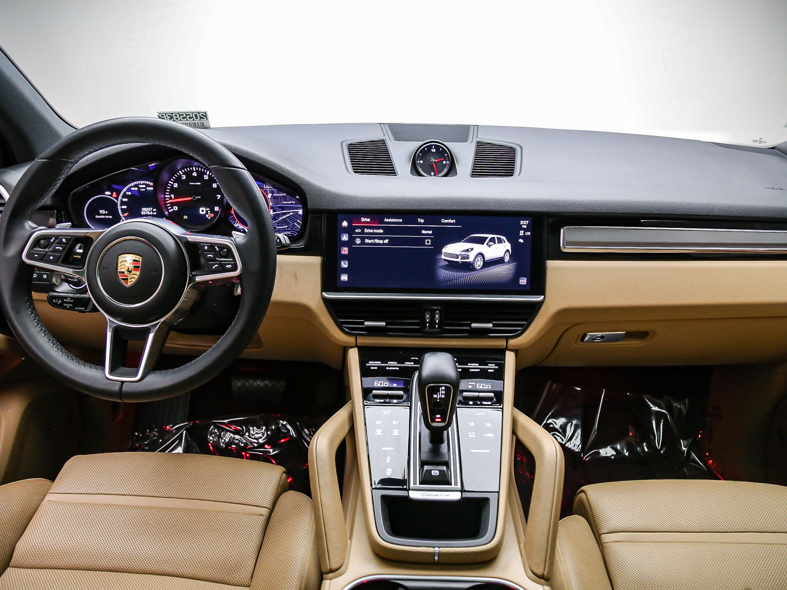 Certified 2023 Porsche Cayenne AWD/4WD image 16