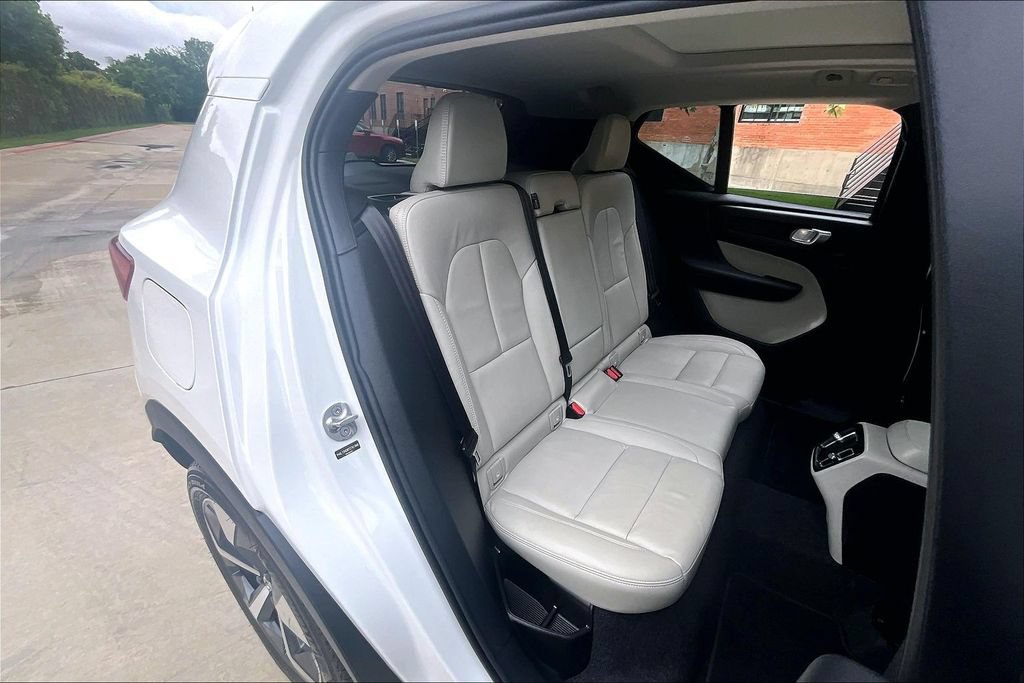 Certified 2026 Volvo XC40 B5 Plus AWD/4WD image 38