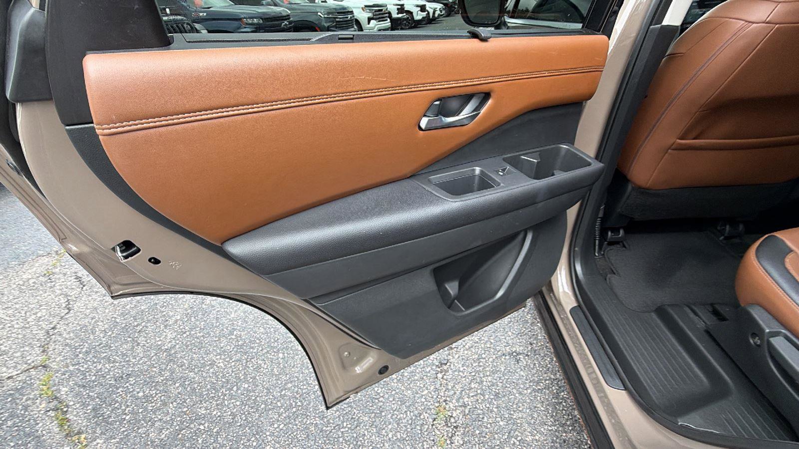 Used 2024 Nissan Pathfinder Platinum w/ Cargo Package FWD image 21