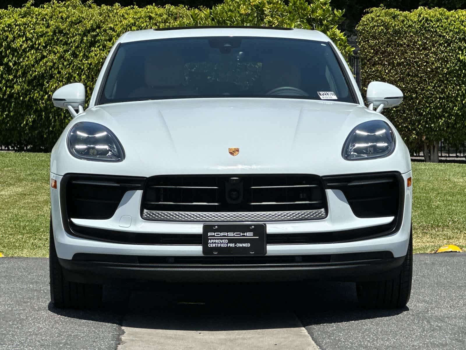 Certified 2025 Porsche Macan AWD/4WD image 11