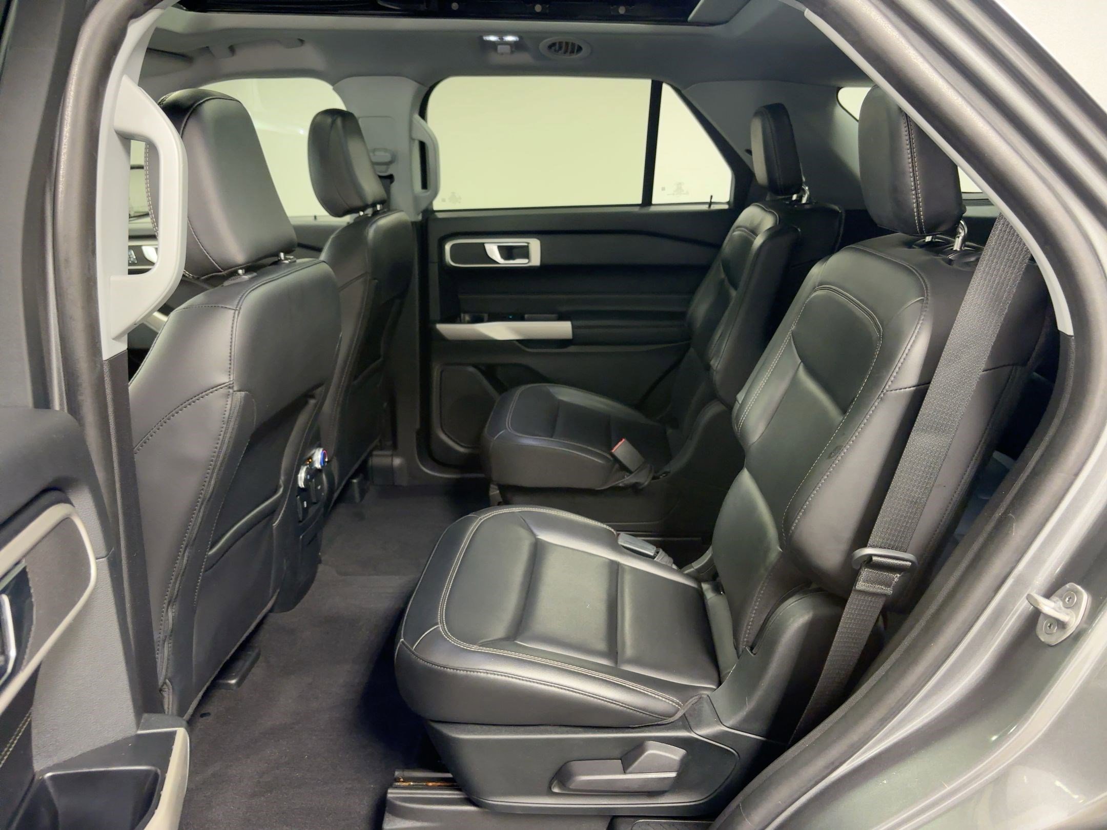 Used 2022 Ford Explorer XLT w/ Equipment Group 202A image 13