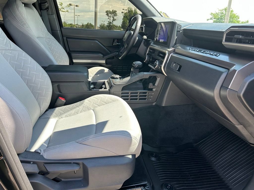 Used 2025 Toyota Tacoma SR5 AWD/4WD image 31