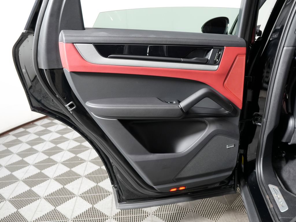 Certified 2024 Porsche Cayenne AWD/4WD image 36