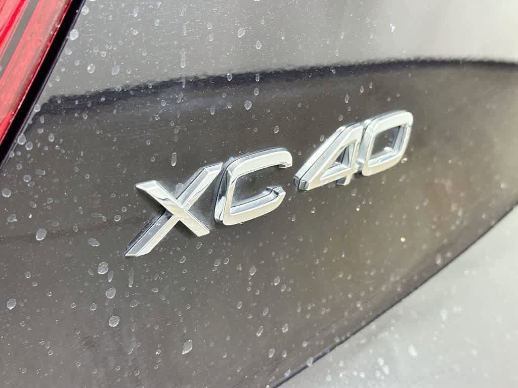 Used 2023 Volvo XC40 B5 Plus AWD/4WD image 7