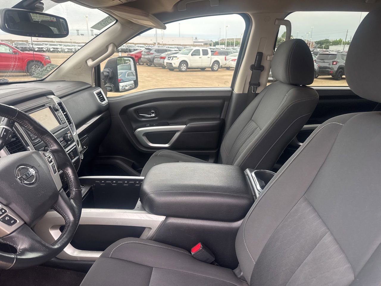 Used 2018 Nissan Titan SV w/ SV Convenience Package RWD image 38