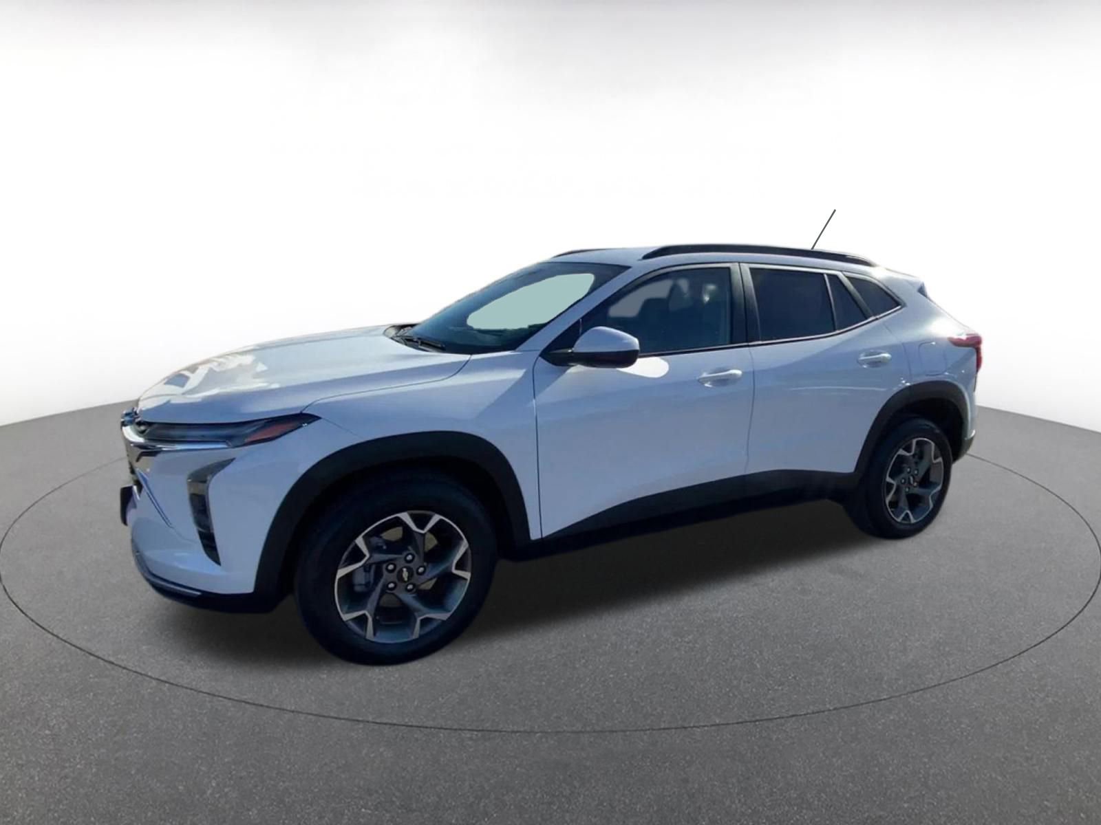 Used 2025 Chevrolet Trax LT w/ LT Convenience Package image 8