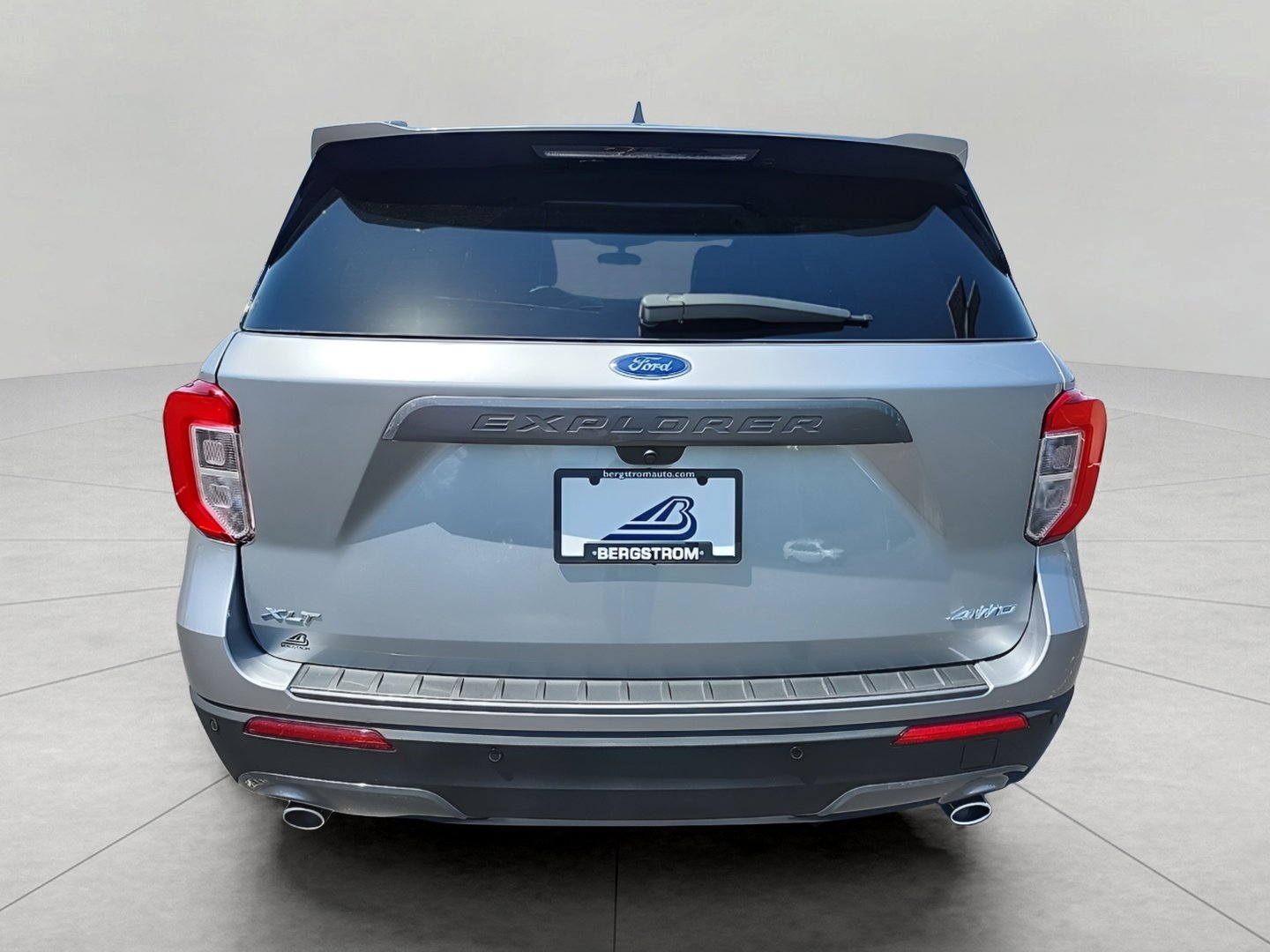 Used 2023 Ford Explorer XLT w/ Equipment Group 202A AWD/4WD image 7