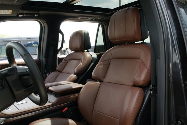 Used 2025 Lincoln Navigator Reserve AWD/4WD image 16