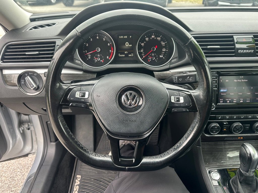 Used 2018 Volkswagen Passat 3.6 SEL Premium FWD image 17