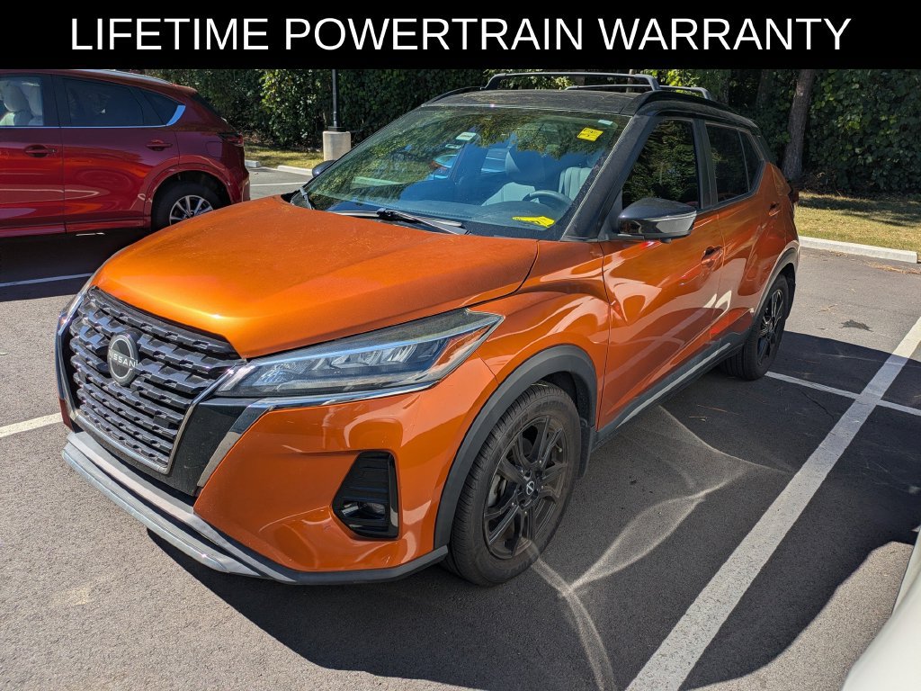 Used 2022 Nissan Kicks SR w/ Premium Package FWD image 3