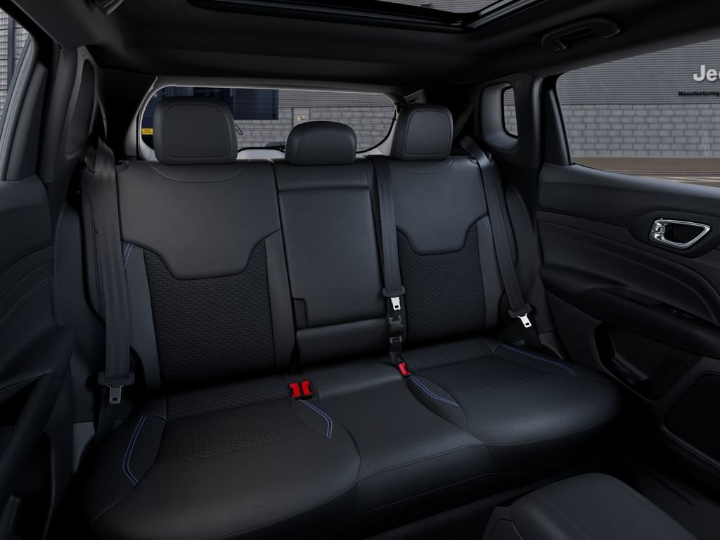 New 2025 Jeep Compass Latitude w/ Sun & Sound Group AWD/4WD image 16
