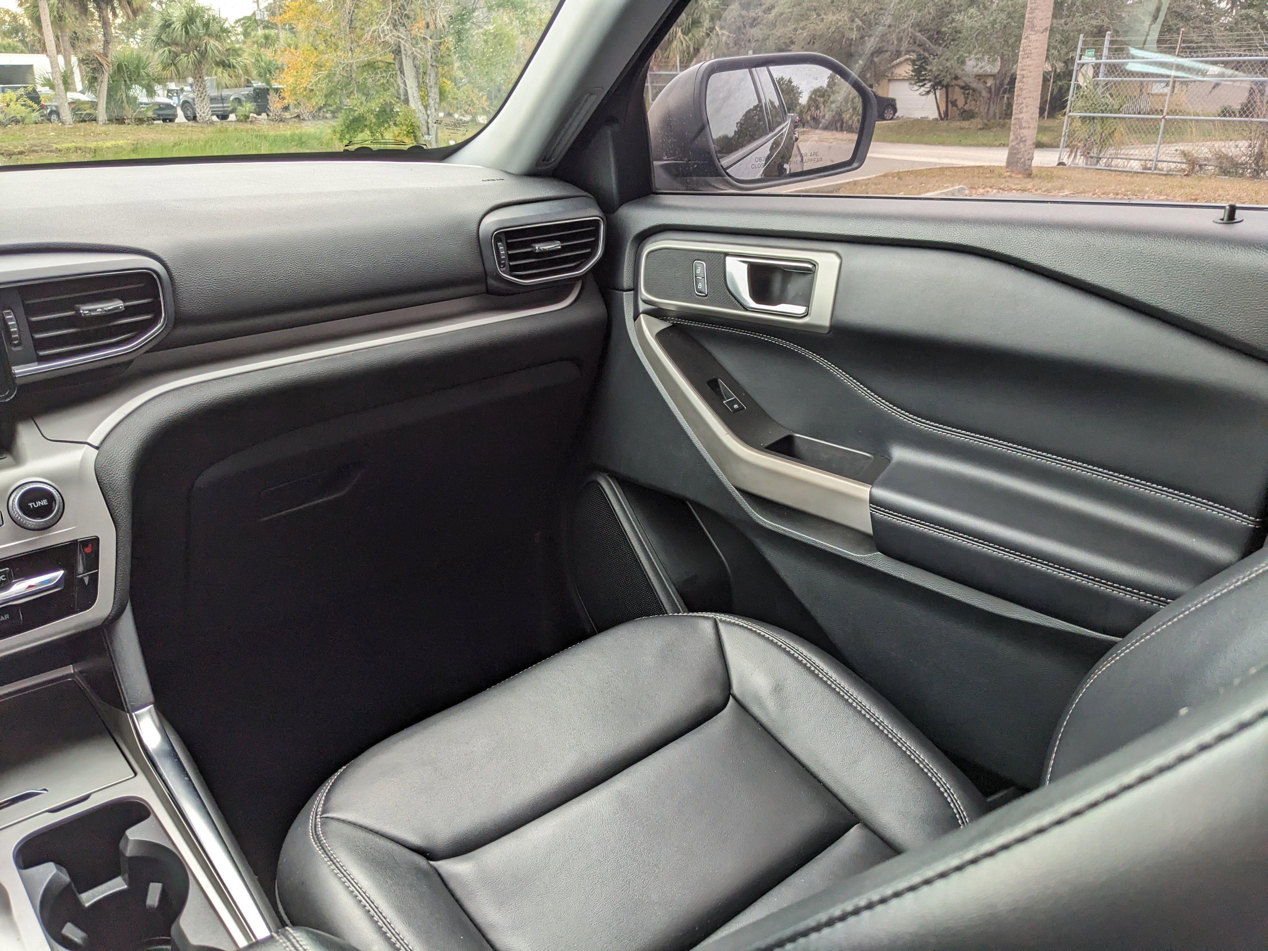 Certified 2022 Ford Explorer XLT w/ Equipment Group 202A image 18