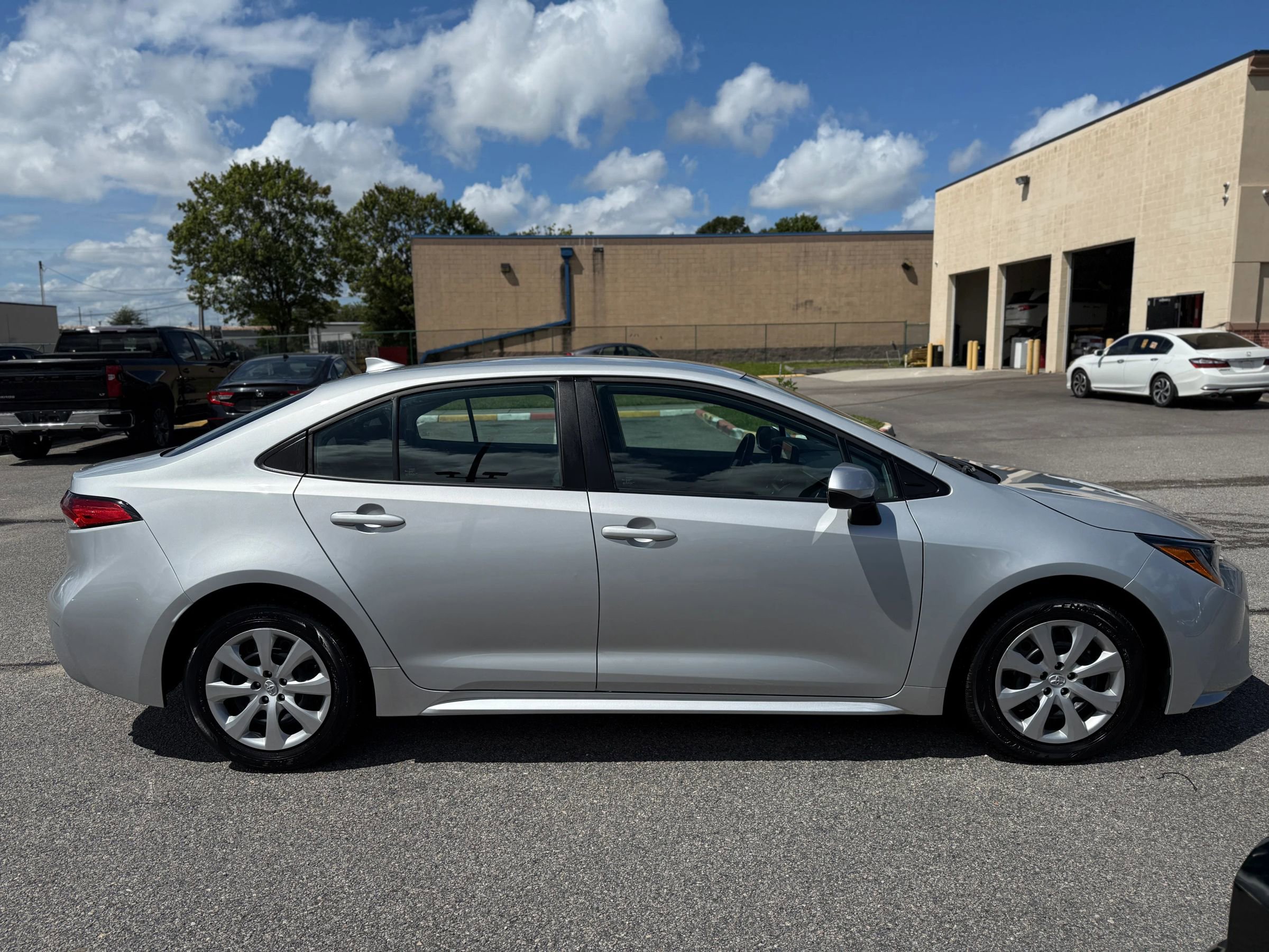 Used 2024 Toyota Corolla LE image 6
