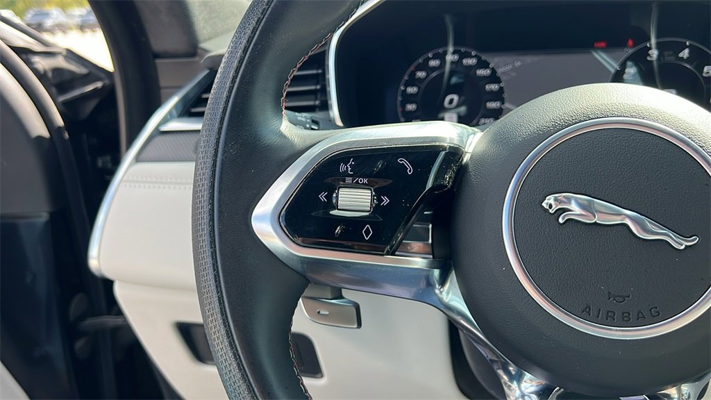 Used 2023 Jaguar F-PACE SVR image 17