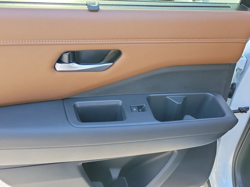 New 2026 Nissan Pathfinder Platinum image 10