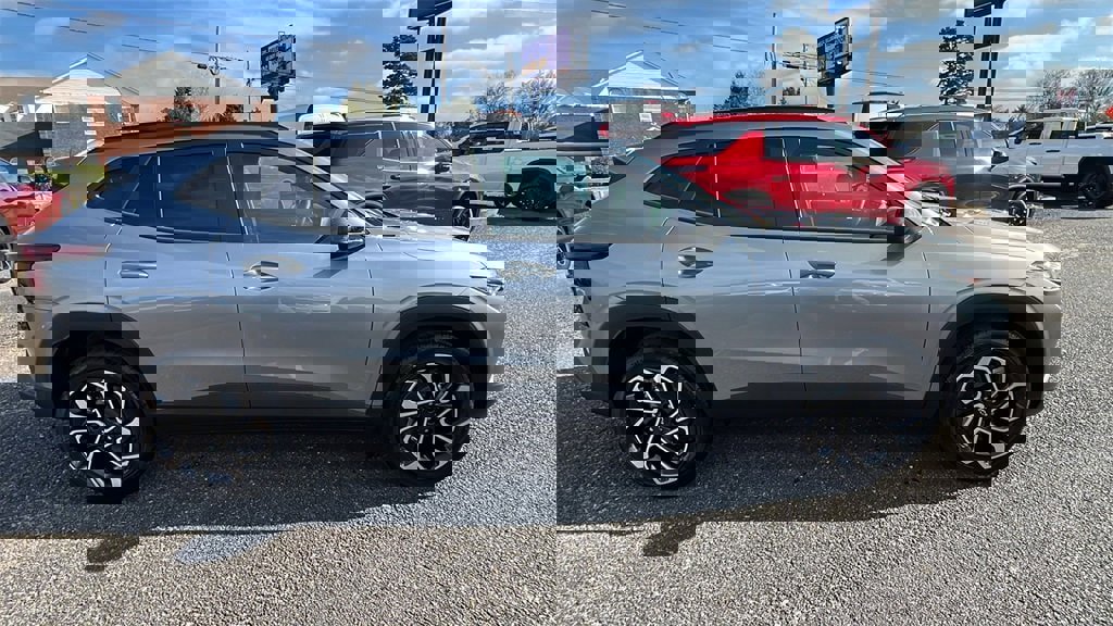 New 2026 Chevrolet Trax RS w/ Sunroof Package image 4