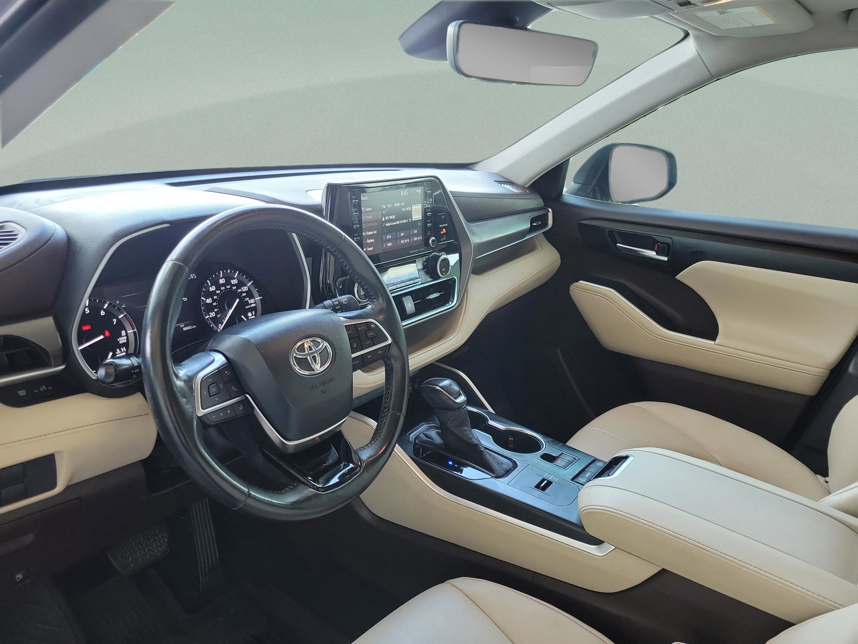 Used 2020 Toyota Highlander XLE image 22