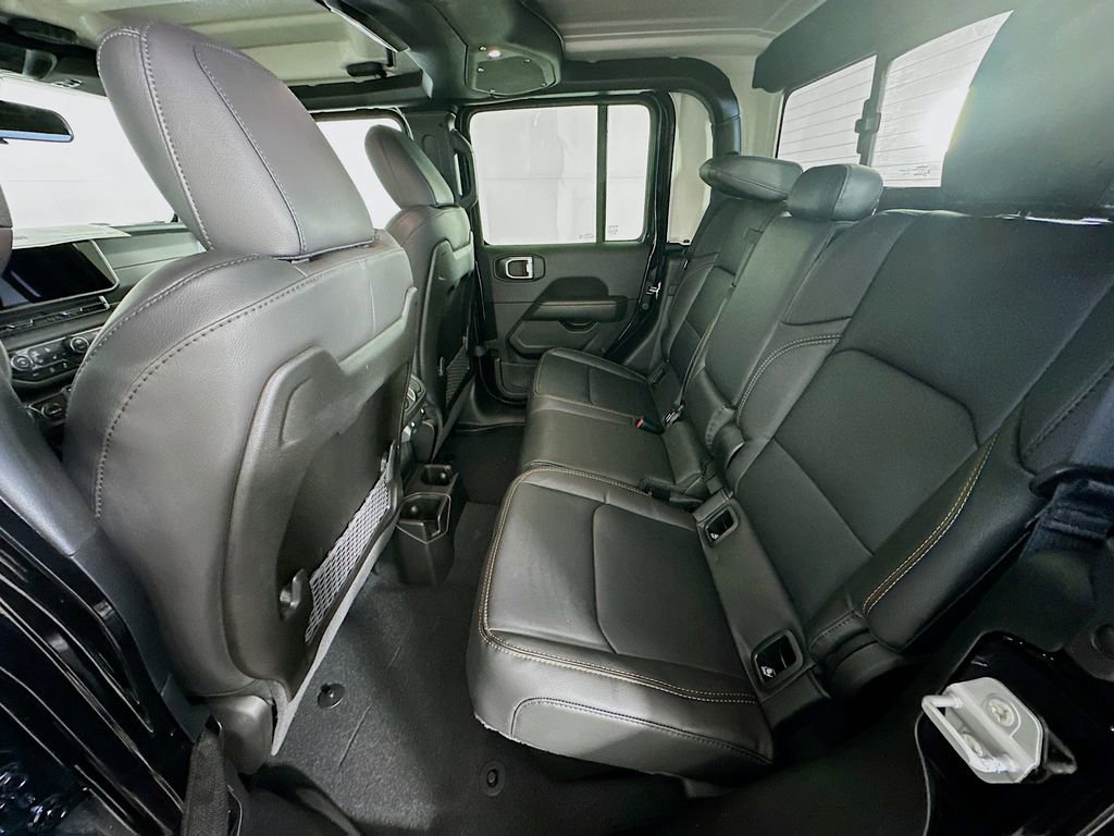 New 2026 Jeep Gladiator Sahara image 32