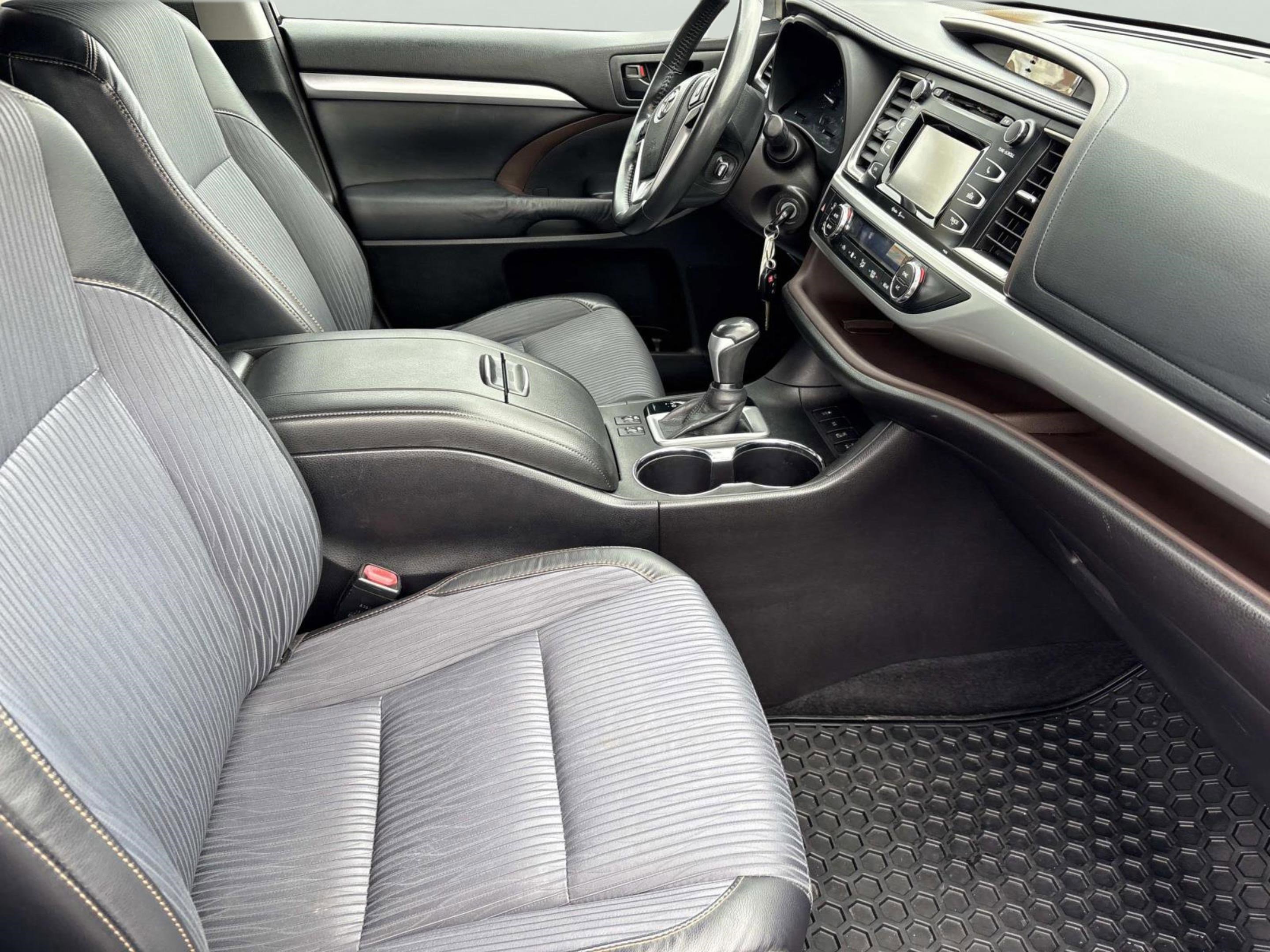 Used 2014 Toyota Highlander LE image 19