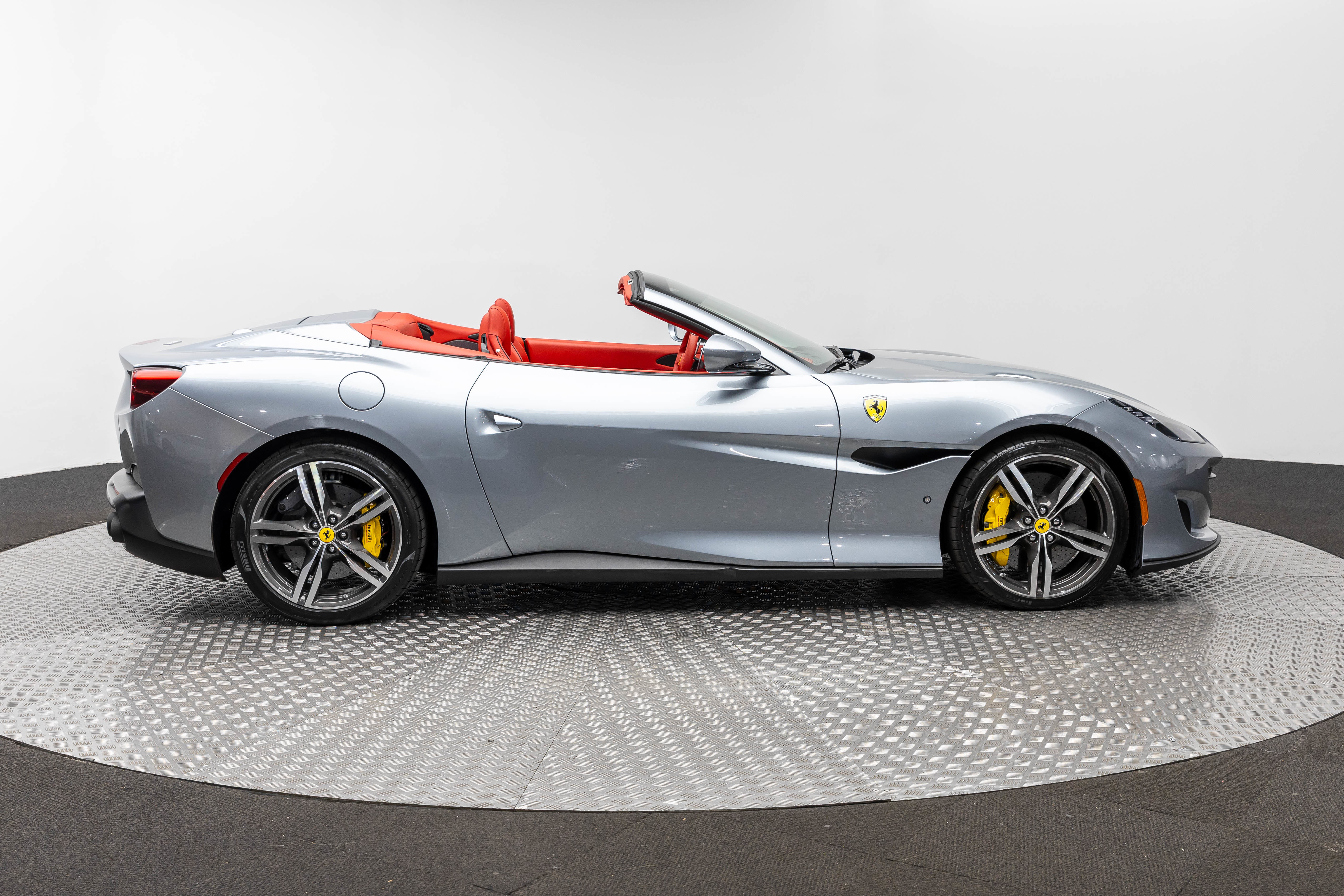 Certified 2019 Ferrari Portofino RWD image 9