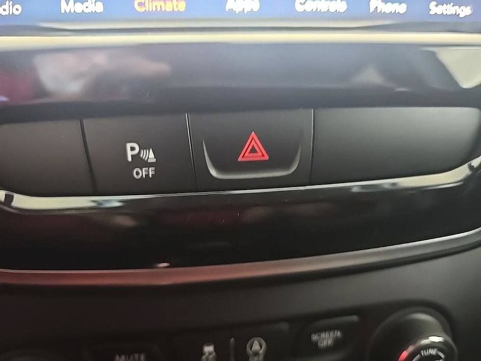 Used 2019 Jeep Cherokee Limited AWD/4WD image 23