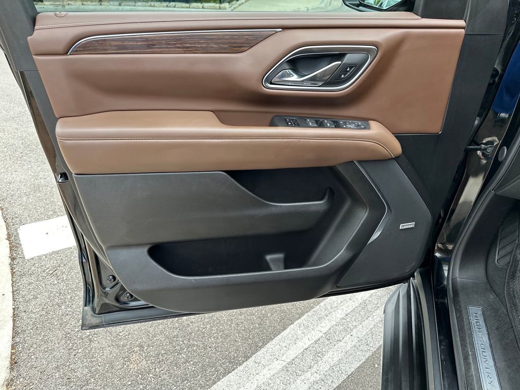 Used 2023 Chevrolet Tahoe High Country AWD/4WD image 17