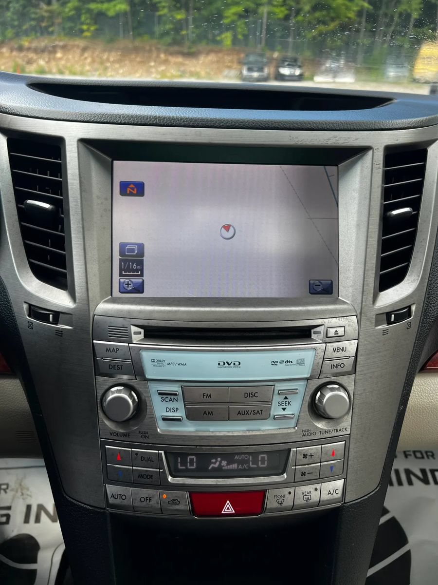 Used 2010 Subaru Outback 2.5i Limited AWD/4WD image 14