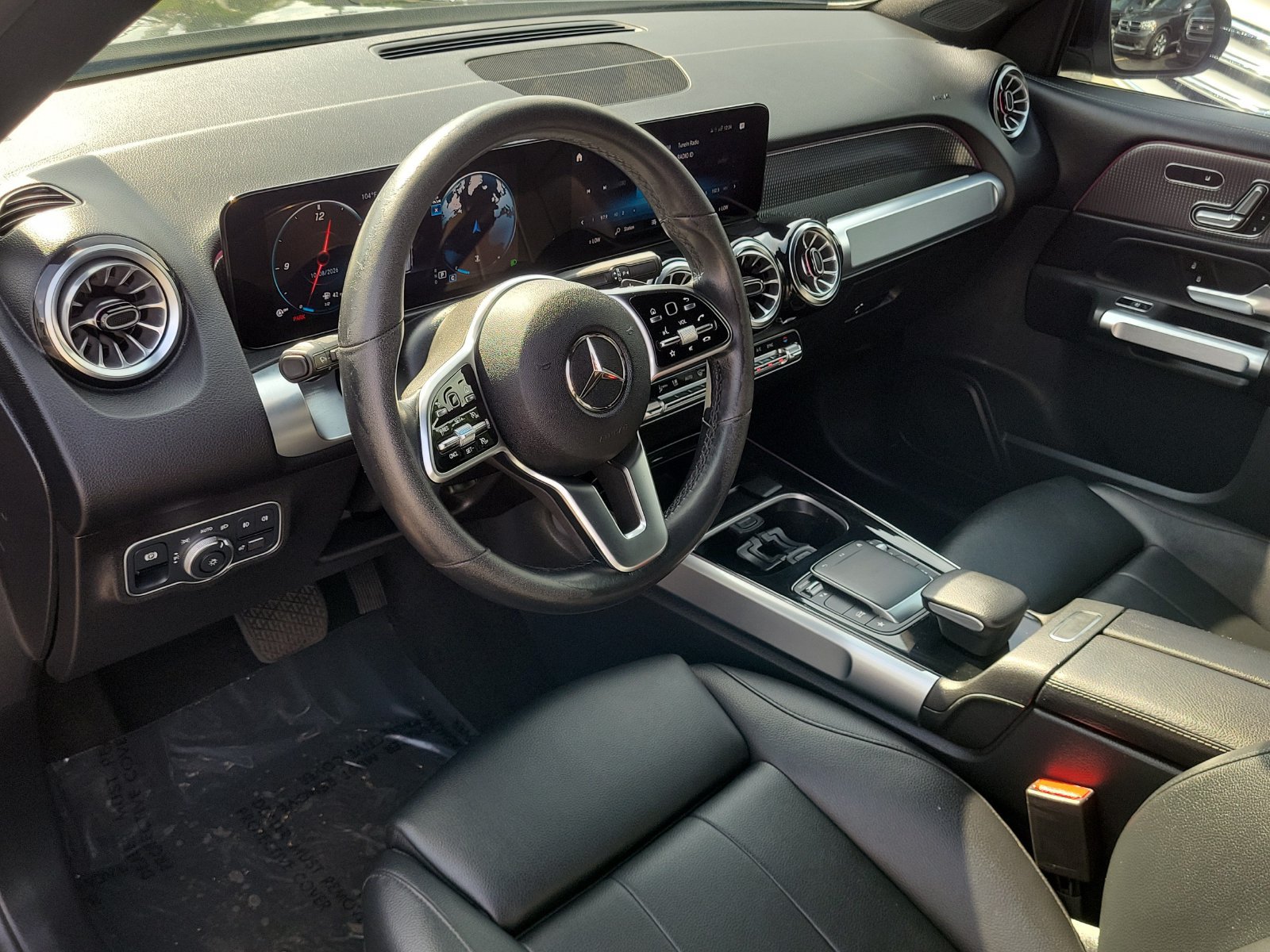 Used 2023 Mercedes-Benz GLB 250 w/ Premium Package image 11