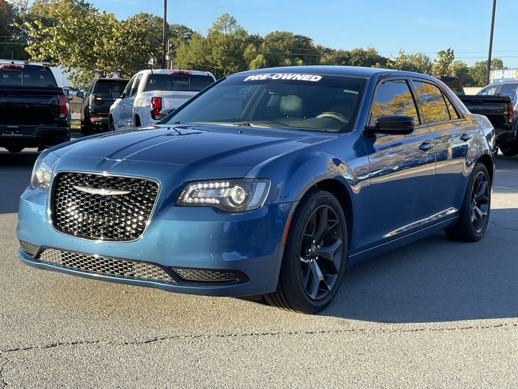 Used 2022 Chrysler 300 Touring w/ Sport Appearance Package image 3