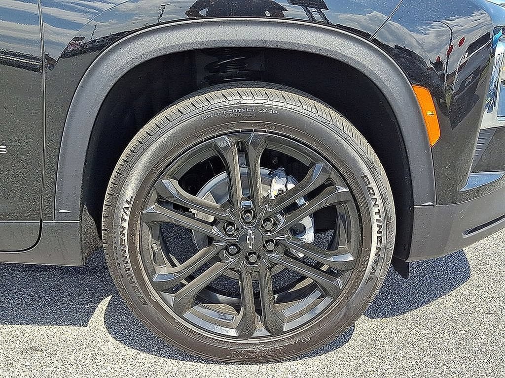 New 2026 Chevrolet Traverse LT w/ Driver Confidence Package AWD/4WD image 5