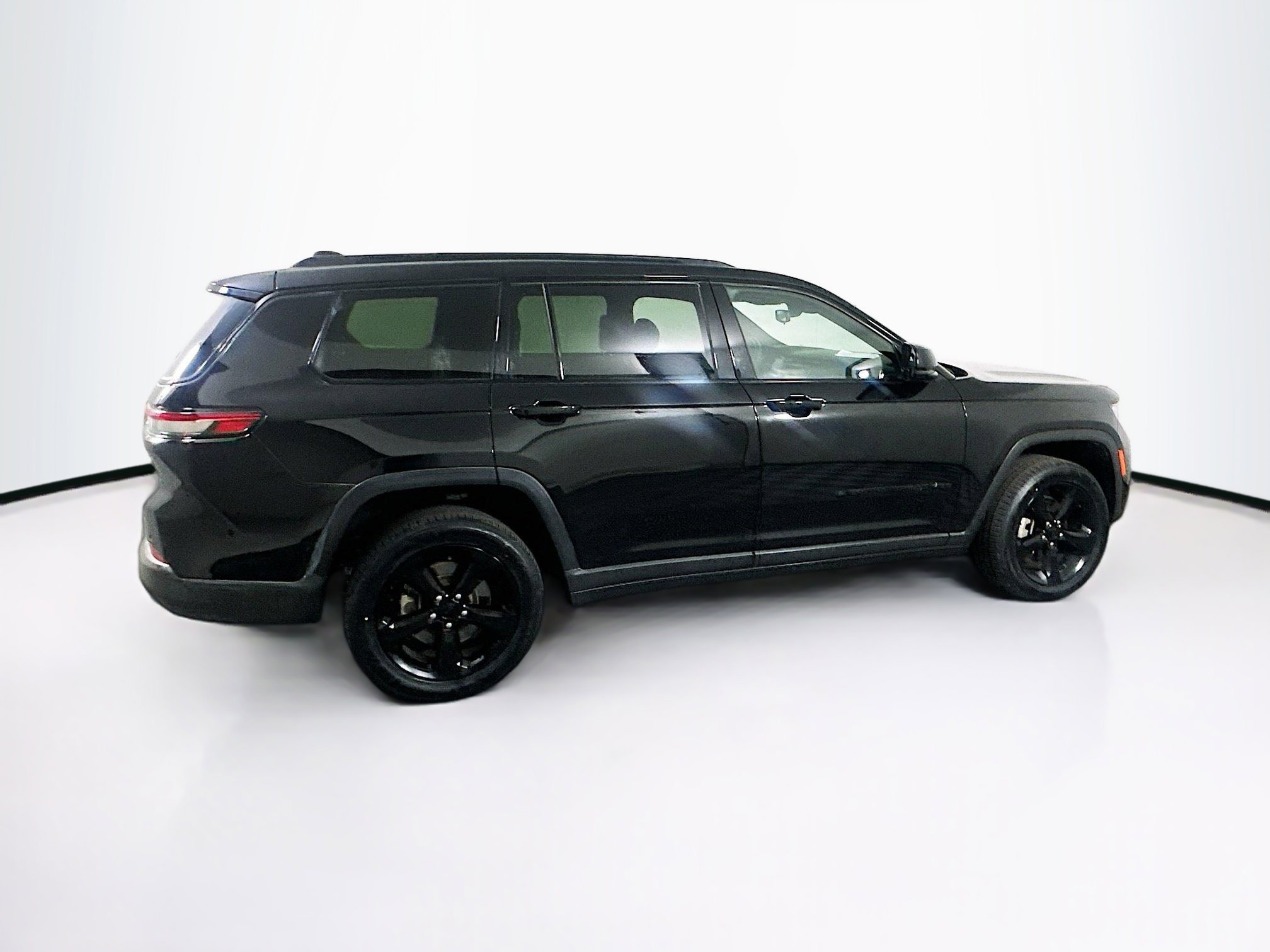 Used 2022 Jeep Grand Cherokee L Laredo image 11