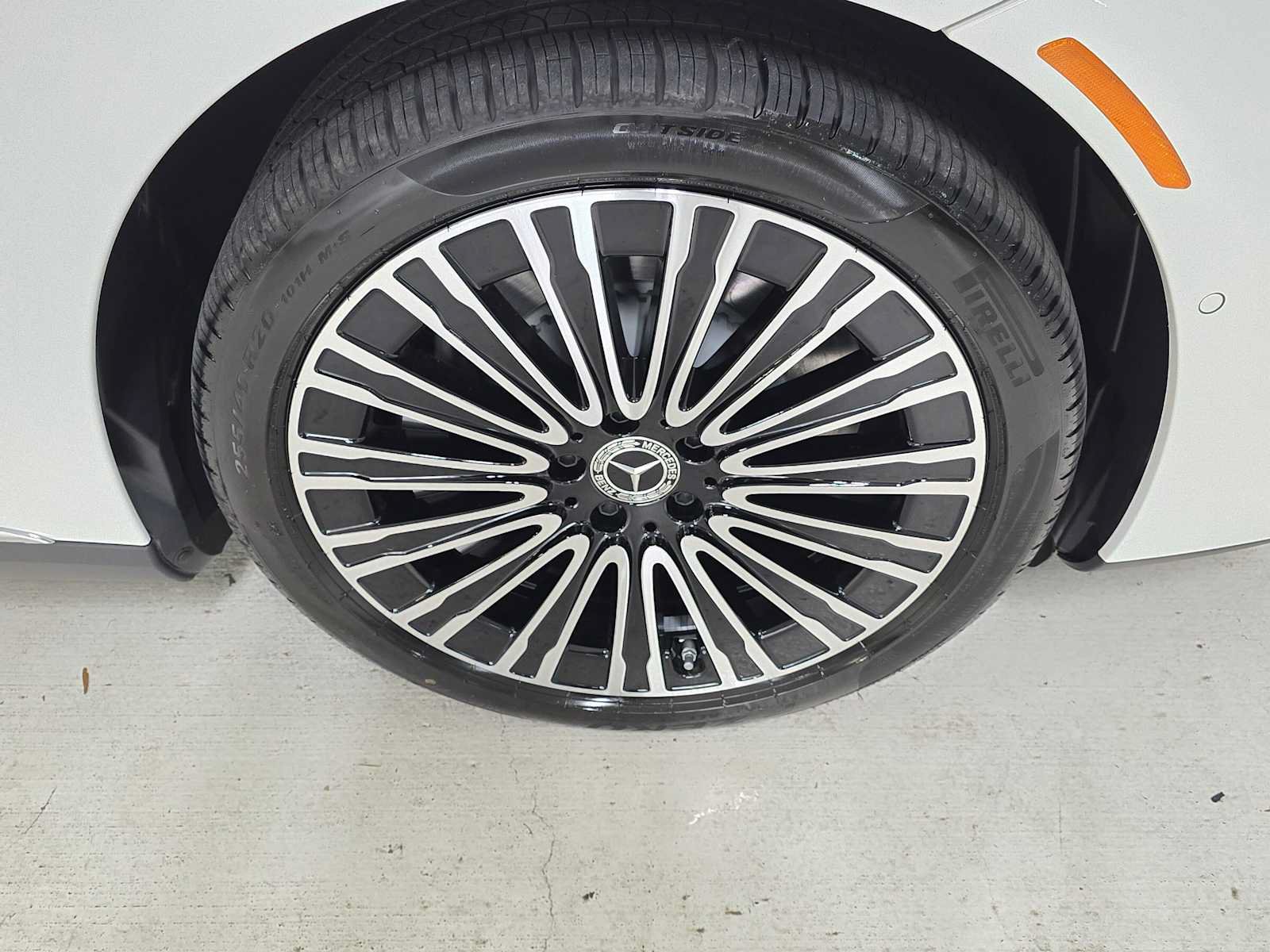 New 2026 Mercedes-Benz EQE 320 4MATIC Sedan image 9
