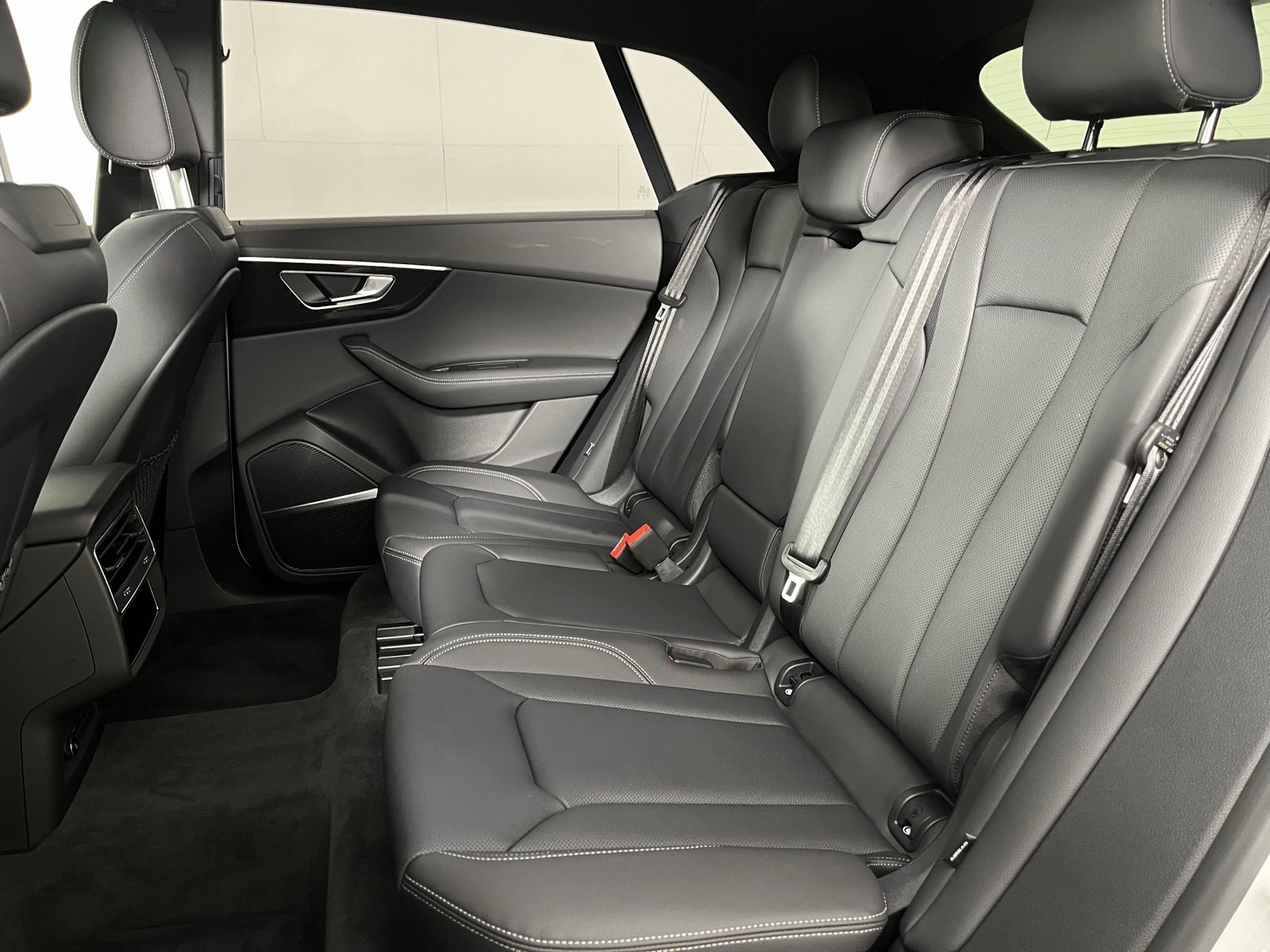 Used 2025 Audi Q8 Premium Plus w/ Premium Plus Package image 22