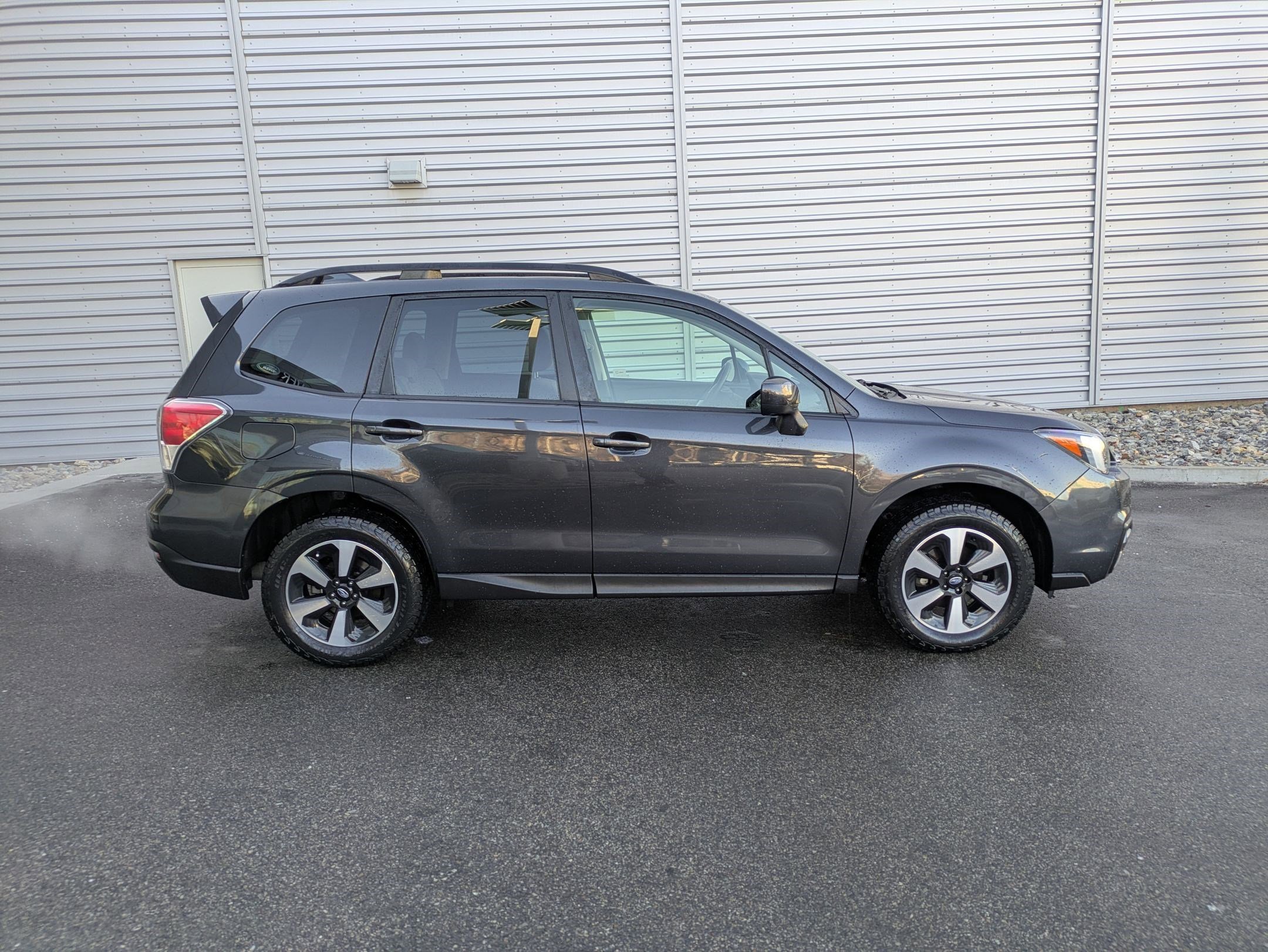 Used 2017 Subaru Forester 2.5i Premium w/ All-Weather Package image 2