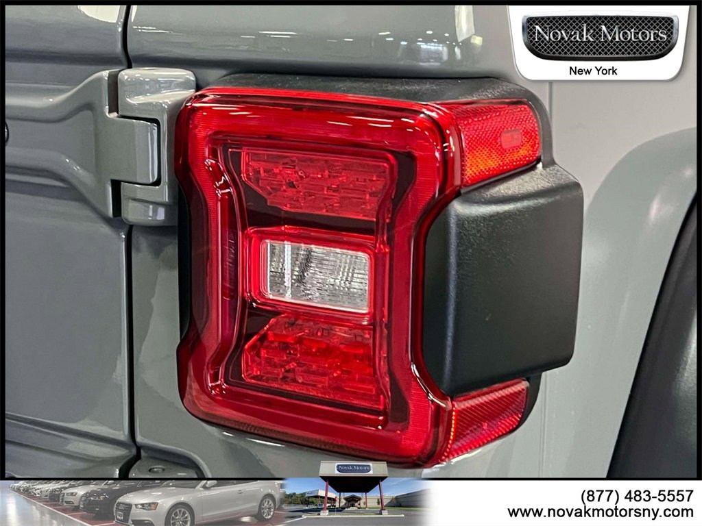 Used 2022 Jeep Wrangler Unlimited Rubicon w/ LED Lighting Group image 11