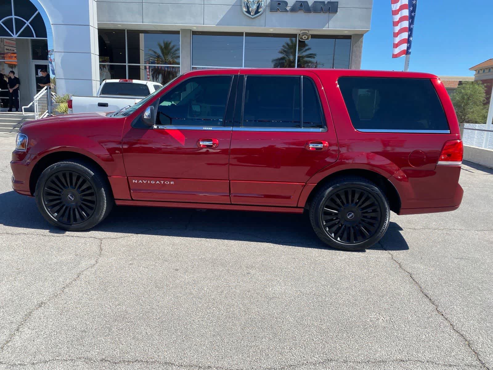 Used 2015 Lincoln Navigator 2WD image 10