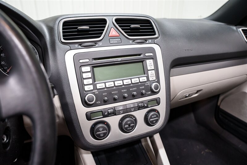 Used 2009 Volkswagen Eos Komfort FWD image 13