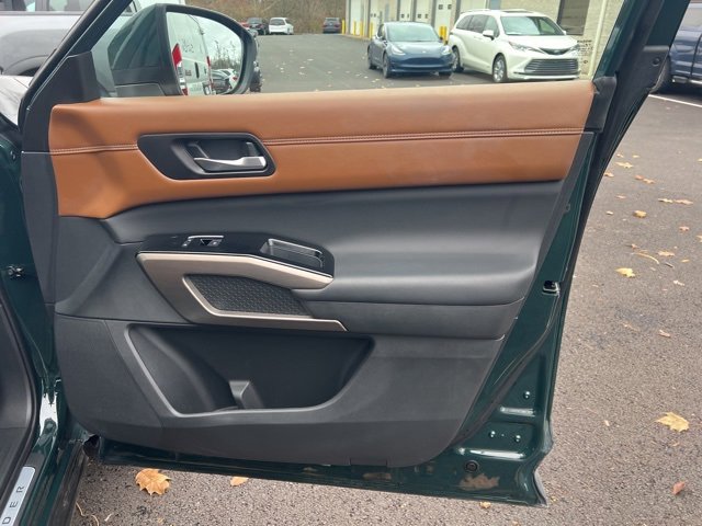 Used 2024 Nissan Pathfinder Platinum image 13