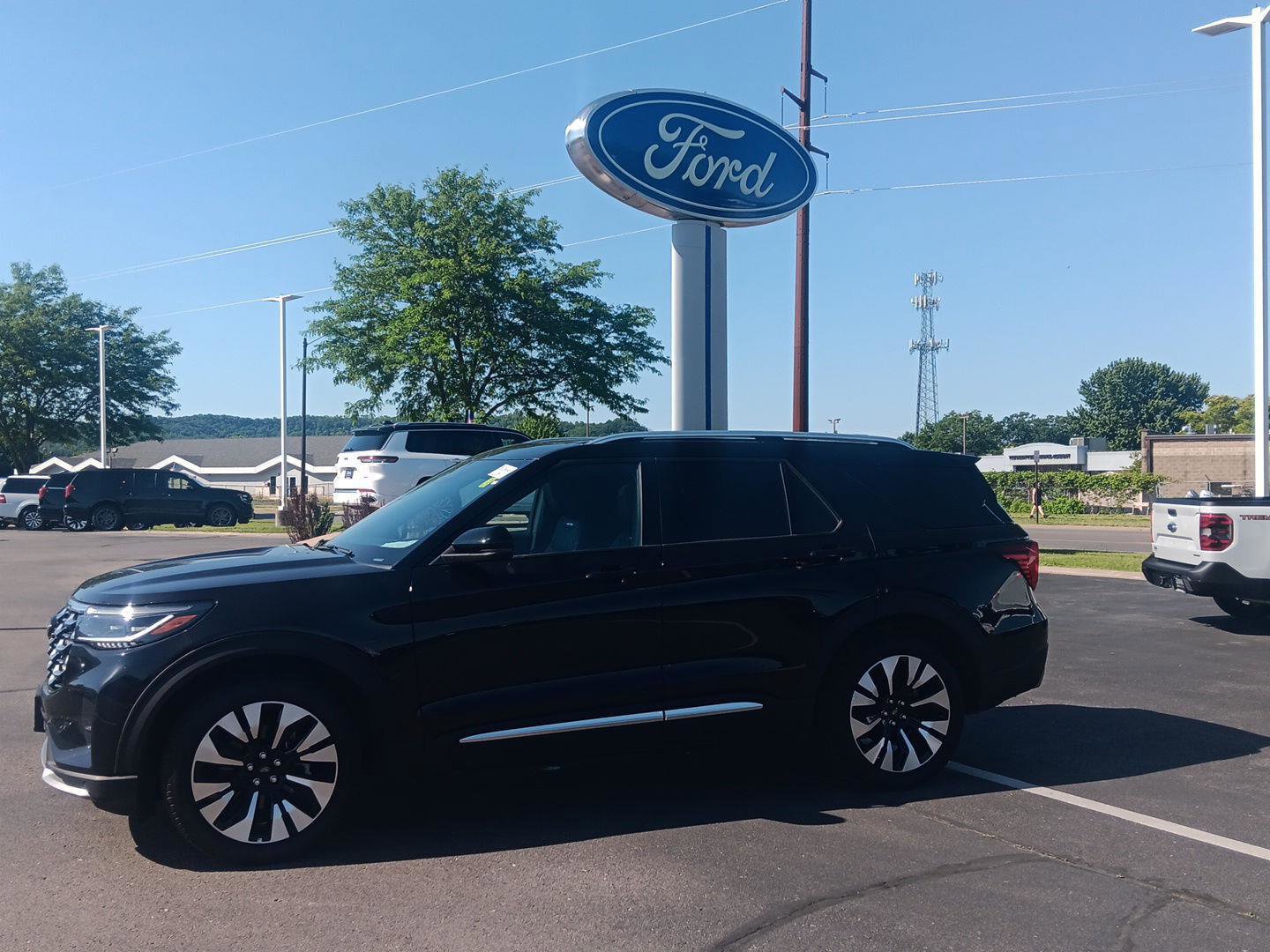Used 2025 Ford Explorer Platinum w/ LUX Leather Package AWD/4WD image 10