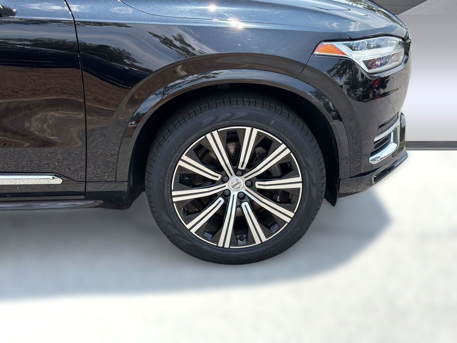 Certified 2023 Volvo XC90 B6 Plus w/ Protection Package AWD/4WD image 12