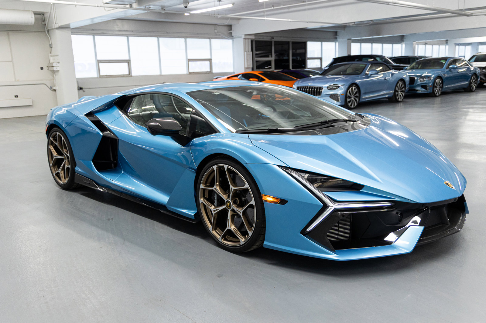 Used 2025 Lamborghini Revuelto image 9