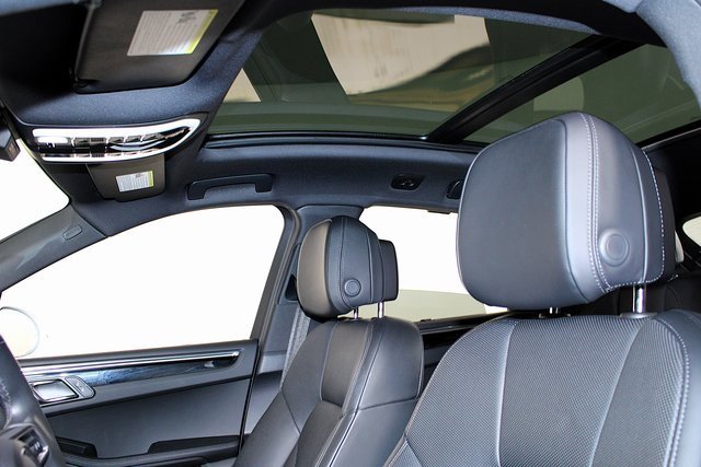 Used 2025 Porsche Macan image 21