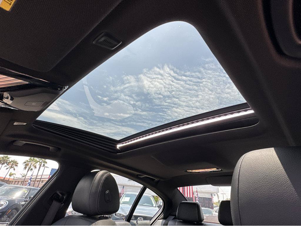 Used 2019 BMW 530e w/ Premium Package RWD image 7